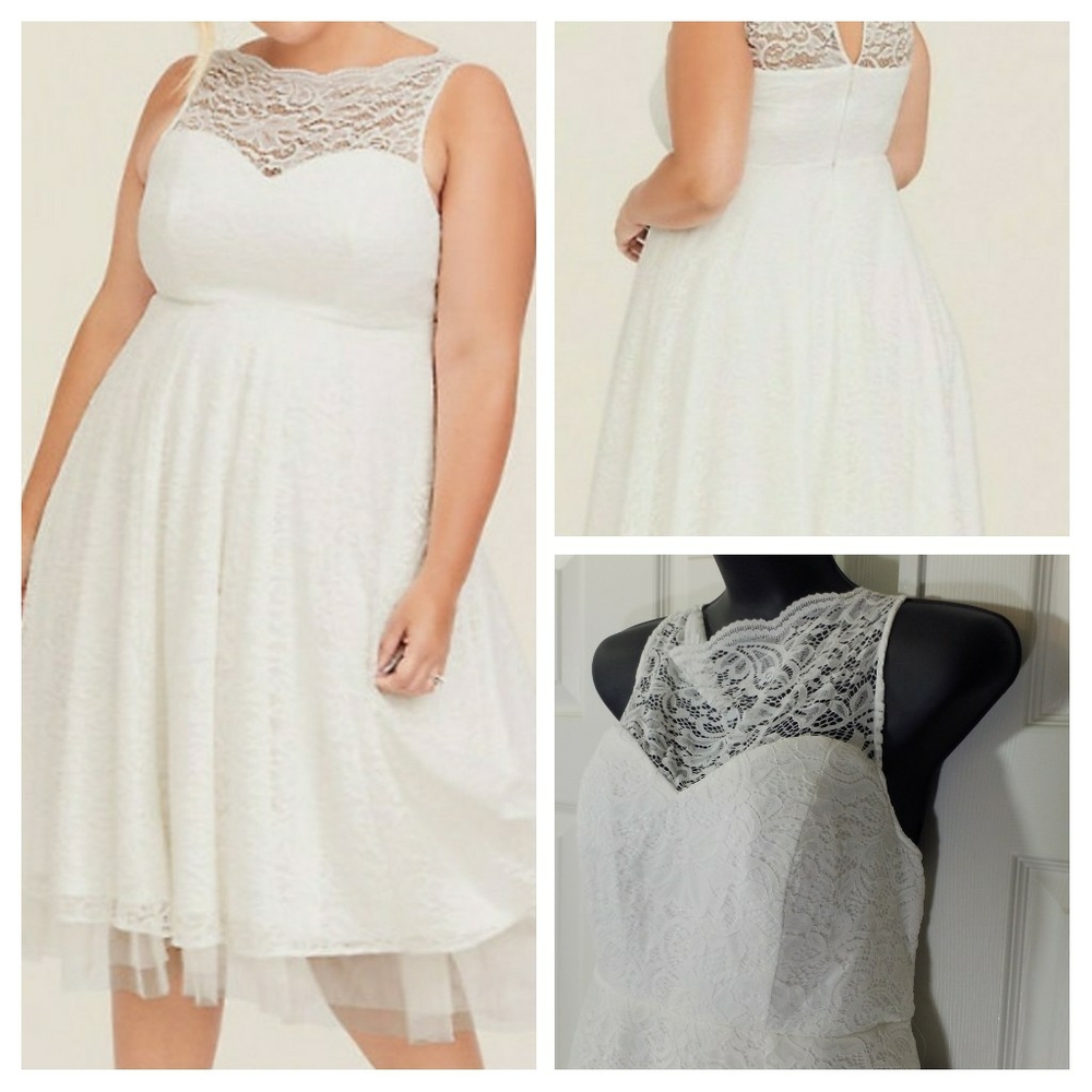 Torrid
Midi Dress
plus size 16 NWT Ivory